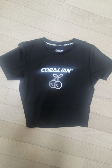코랄리안(CORALIAN) 런오프 그래픽 로고 크롭 티셔츠 후기