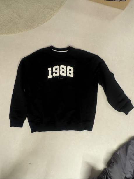 필루미네이트(FILLUMINATE) 오버핏 1988 스웨트 셔츠-블랙 후기