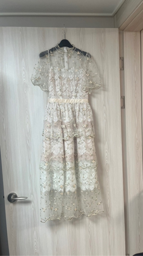 로에(LEAUET) Maisie Floral-embroidered Tulle and Lace Dress 후기