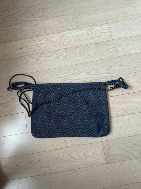 유니폼브릿지(UNIFORM BRIDGE) patterned sacoche bag indigo 후기