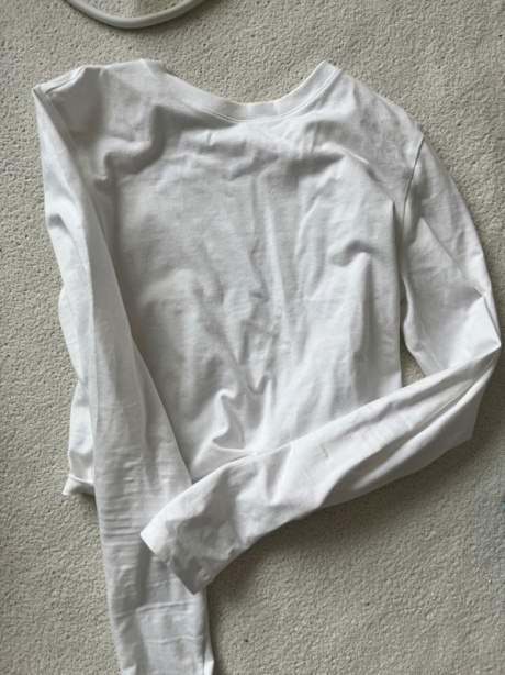 무신사 스탠다드(MUSINSA STANDARD) 우먼즈 슬림 크롭 크루 넥 긴팔 티셔츠 [화이트] 후기