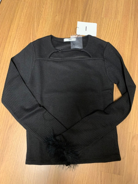 에트몽(ETMON) Fur Trimmed Strap T-Shirt  Black 후기