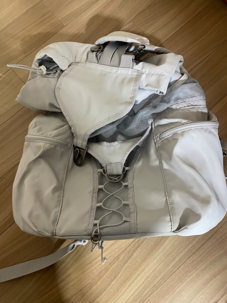 오호스(OJOS) Reversible String Backpack / Grey 후기
