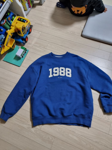 필루미네이트(FILLUMINATE) 오버핏 1988 스웨트 셔츠-블루 후기