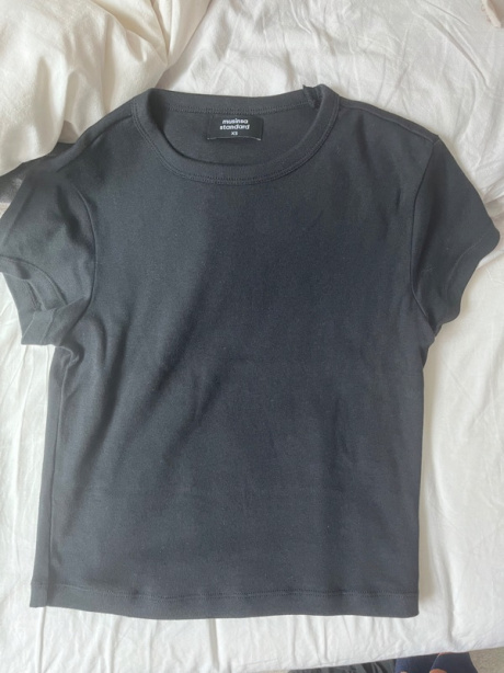 무신사 스탠다드(MUSINSA STANDARD) 우먼즈 슬림 크롭 크루 넥 반팔 티셔츠 [블랙] 후기