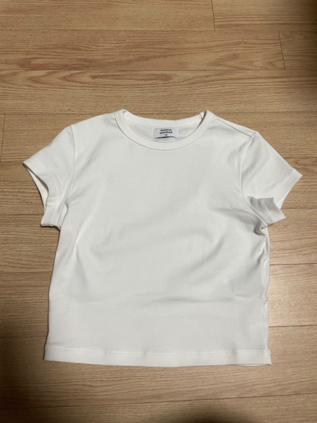 무신사 스탠다드(MUSINSA STANDARD) 우먼즈 슬림 크롭 크루 넥 반팔 티셔츠 [화이트] 후기