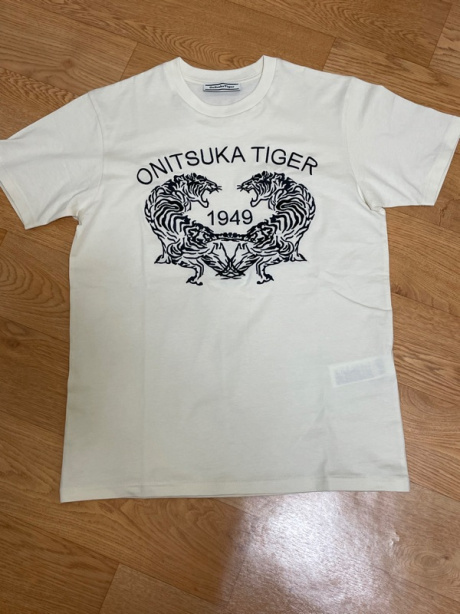 오니츠카타이거(ONITSUKA TIGER) 그래픽 티셔츠 2183B184_100 후기