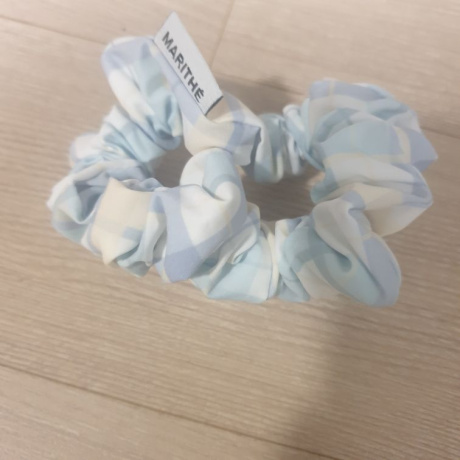 마리떼(MARITHÉ) CHECK PATTERN SCRUNCHIE light blue 후기