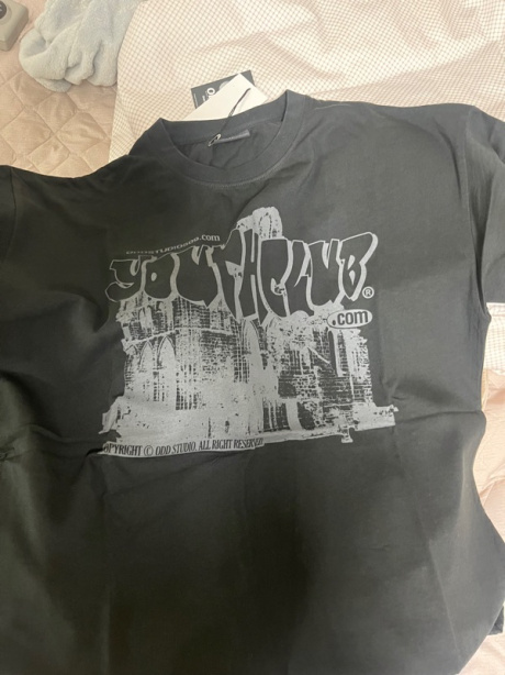 오드스튜디오(ODDSTUDIO) 유스클럽 그래픽 오버핏 티셔츠 - BLACK 후기