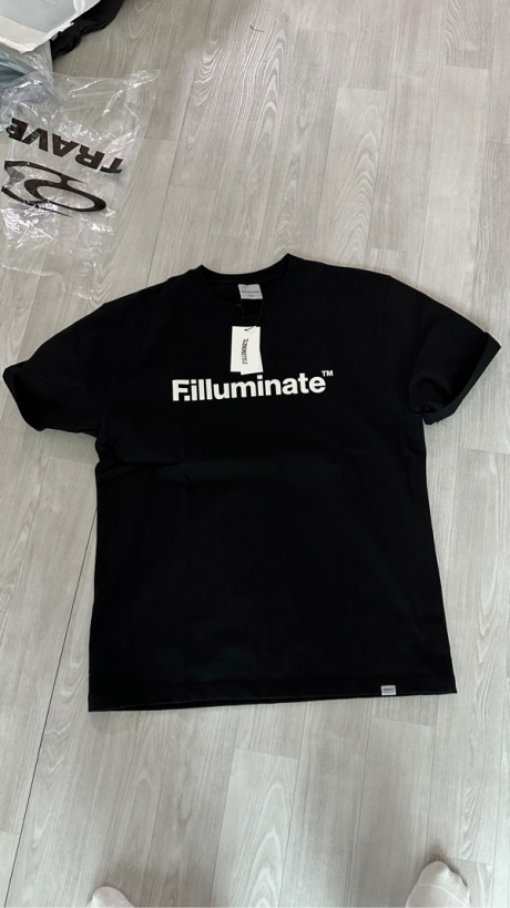 필루미네이트(FILLUMINATE) 오버핏 솔리드 로고 티셔츠-블랙 후기