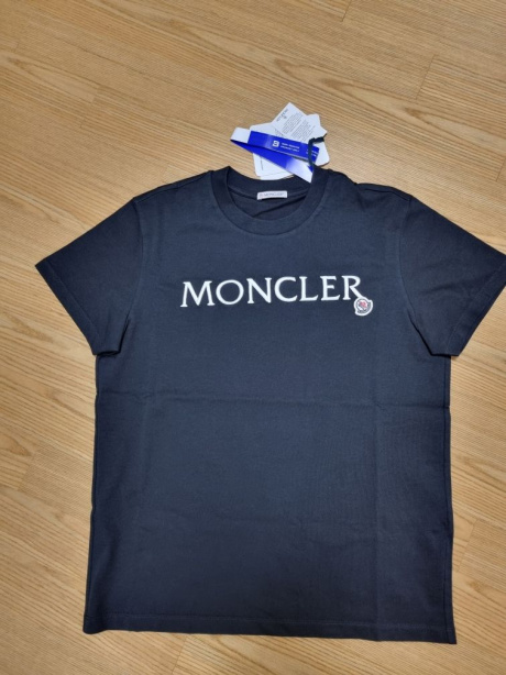 몽클레어(MONCLER) 여성 로고 패치 티셔츠 - 블랙 / I10938C00009829HP999 후기