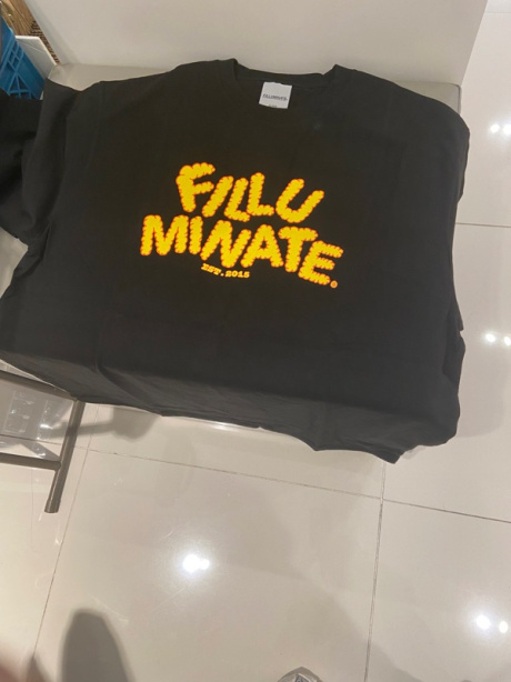 필루미네이트(FILLUMINATE) 오버핏 큐뮬러스 로고 티셔츠-블랙 후기