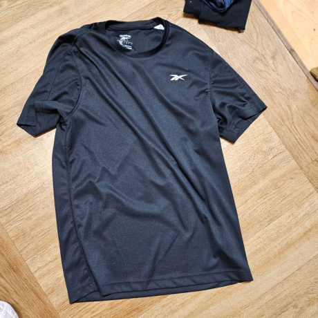 리복(REEBOK) TECH 티셔츠 - 블랙 / HI3916 후기