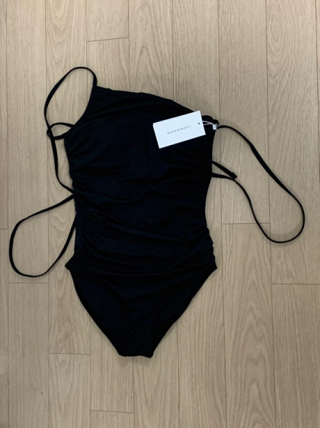 320쇼룸(320SHOWROOM) Shirring neck  Back open Swim suit_black 후기