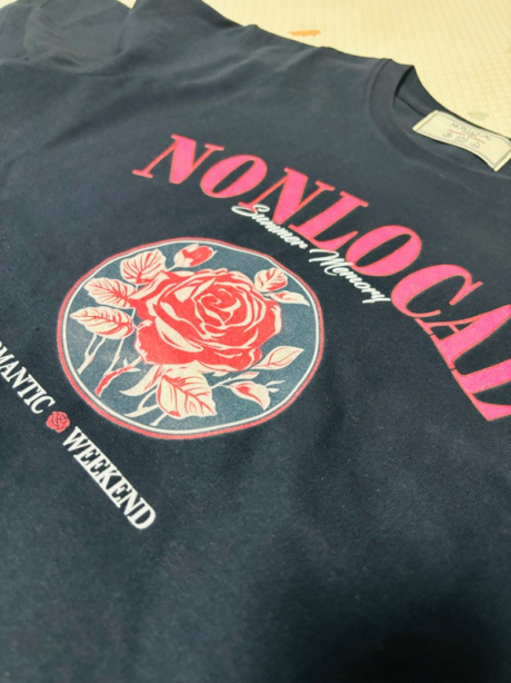 논로컬(NONLOCAL) 빈티지 로즈 티셔츠 - 네이비 후기