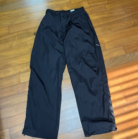 유니폼브릿지(UNIFORM BRIDGE) relax training wind pants black 후기