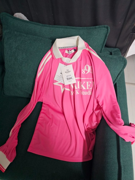 와이케이(WAIKEI) 스타 로고 카라 져지 롱슬리브 티셔츠 핑크 후기