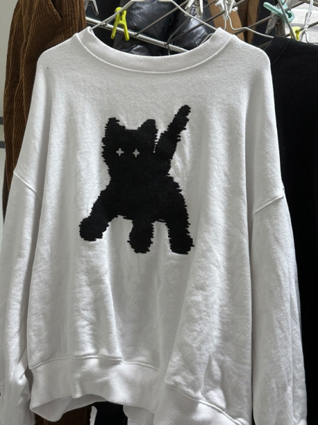 에이이에이이(AEAE) Flashed Cats Eye Boucle Sweatshirts -[WHITE] 후기