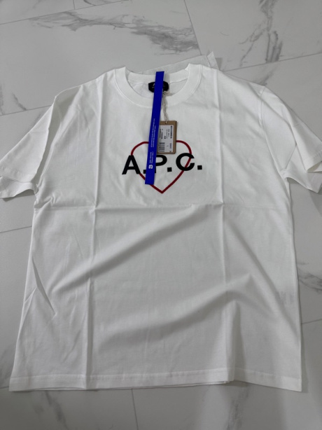 아페쎄(A.P.C.) 여성 하트 로고 반소매 티셔츠 - 화이트 / COEIOM26117AAB 후기