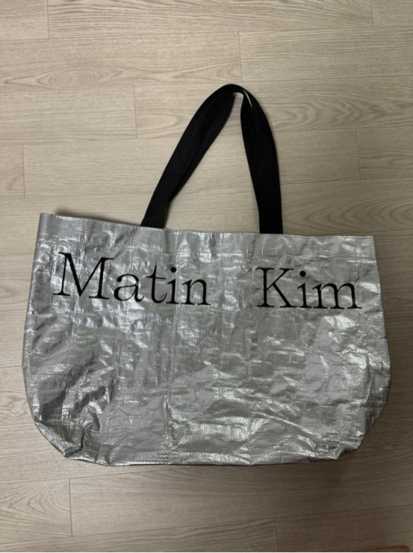 마뗑킴(MATIN KIM) MATIN TARPAULIN SHOPPER BAG IN SILVER 후기