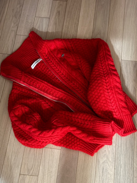 썸웨어버터(SOMEWHEREBUTTER) cable knit Full zip-up - tomato red 후기