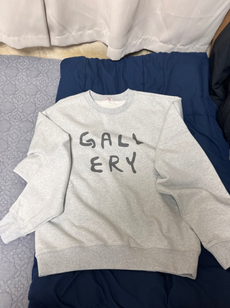 1011갤러리(1011 GALLERY) Gallery Logo Graphic Sweatshirt - Light Grey 후기