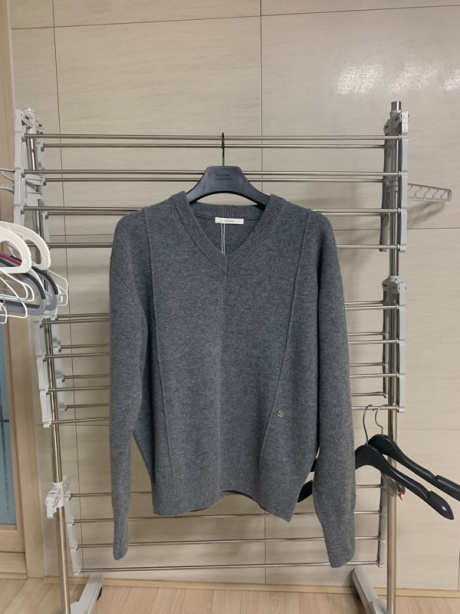 문선(MOONSUN) UNISEX, Rewe Pin tuck V Neck Sweater / Grey 후기