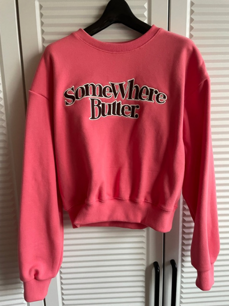 썸웨어버터(SOMEWHEREBUTTER) new wave logo sweatshirt - pink 후기