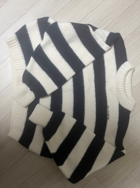 썸웨어버터(SOMEWHEREBUTTER) Hairy alpaca stripe knit - navy 후기