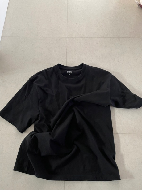 무신사 스탠다드(MUSINSA STANDARD) 릴렉스 핏 크루 넥 반팔 티셔츠 2 [블랙] 후기
