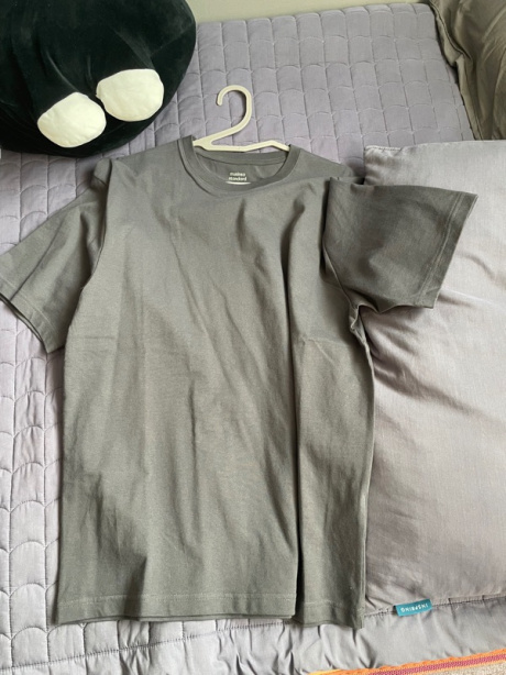 무신사 스탠다드(MUSINSA STANDARD) 릴렉스 핏 크루 넥 반팔 티셔츠 2 [다크 그레이] 후기