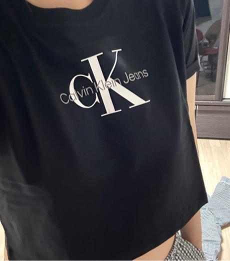 캘빈클라인 진(CALVIN KLEIN JEANS) 여 블랙 모노그램 릴렉스핏 크롭 반팔 티셔츠 J221836 BEH 후기