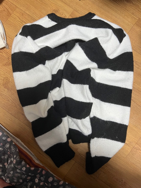 에스피오나지(ESPIONAGE) Hairy Border Stripe Knit Sweater Black 후기