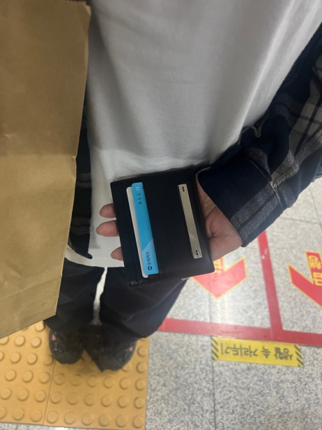 마뗑킴(MATIN KIM) SLIM METAL CARD HOLDER IN BLACK 후기