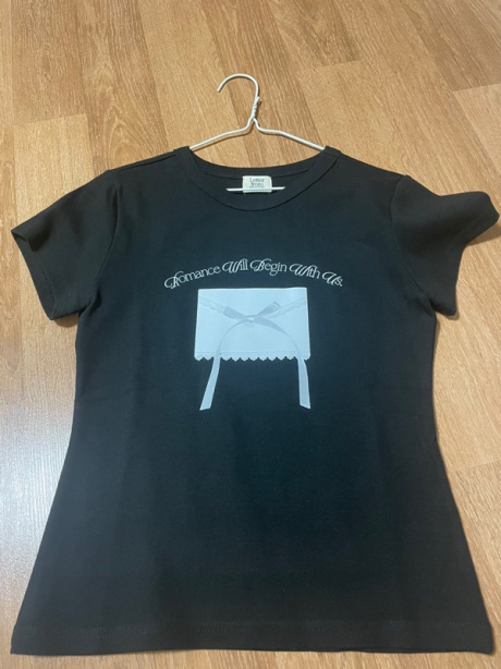 레터프롬문(LETTER FROM MOON) 리본 레터 슬림 티셔츠 ( 블랙 ) 후기
