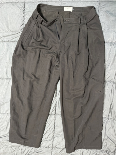 비긴202(BEGIN202) Nycoma Two Tuck Pants V2 [Charcoal Brown] 후기