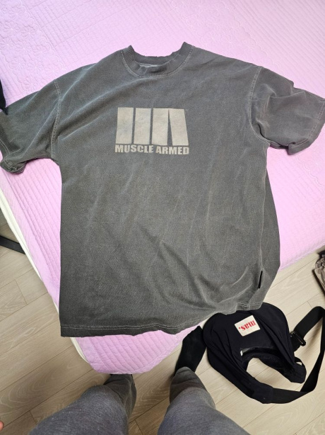 머슬암드(MUSCLE ARMED) 피그먼트 데미지 오버핏 티셔츠 [블랙] 후기
