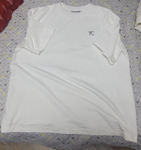 엑스톤즈(XTONZ) XTT074 로고 스프레이 프린트 반팔 티셔츠 (WHITE) 후기