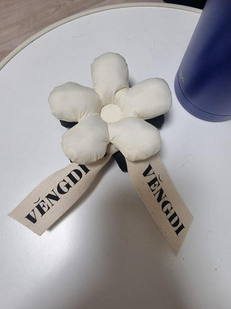 벵디(VENGDI) Padded Flower Keyring_White 후기