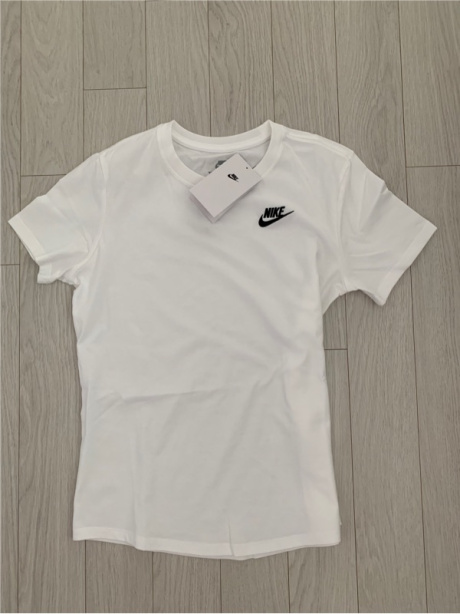 나이키(NIKE) 스포츠웨어 클럽 에센셜 티셔츠 W - 화이트:블랙 / DX7903-100 후기