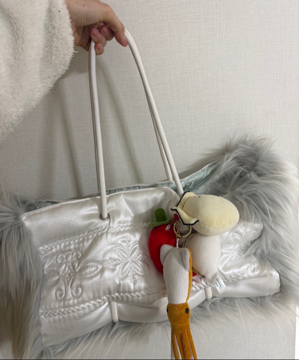 レディース SCULPTOR Fluffy Slouchy Satin Bag White