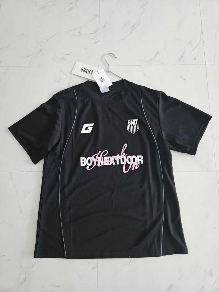 그레일즈(GRAILZ) [BOYNEXTDOOR x GRAILZ] S/S T-SHIRT [BLACK