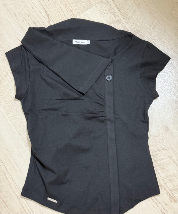 미세키서울(MISEKI SEOUL) Folding collar shirring top BLACK