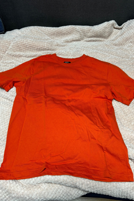 무신사 스탠다드(MUSINSA STANDARD) 릴렉스 핏 크루 넥 반팔 티셔츠 [오렌지] 후기