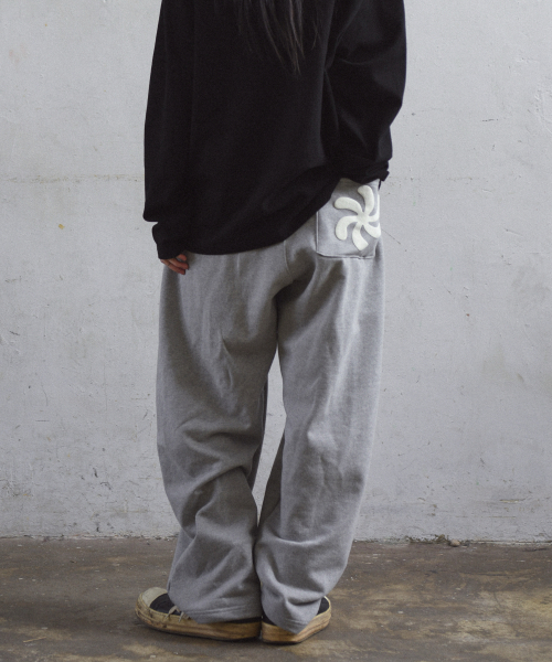 Semi Curved One Tuck Sweat Pants