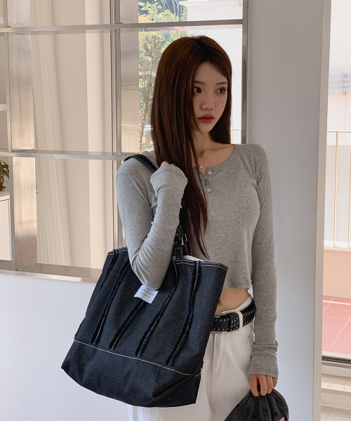 Fringe Line Big Bobu Shoulder Bags _ [Black] thumbnail 11
