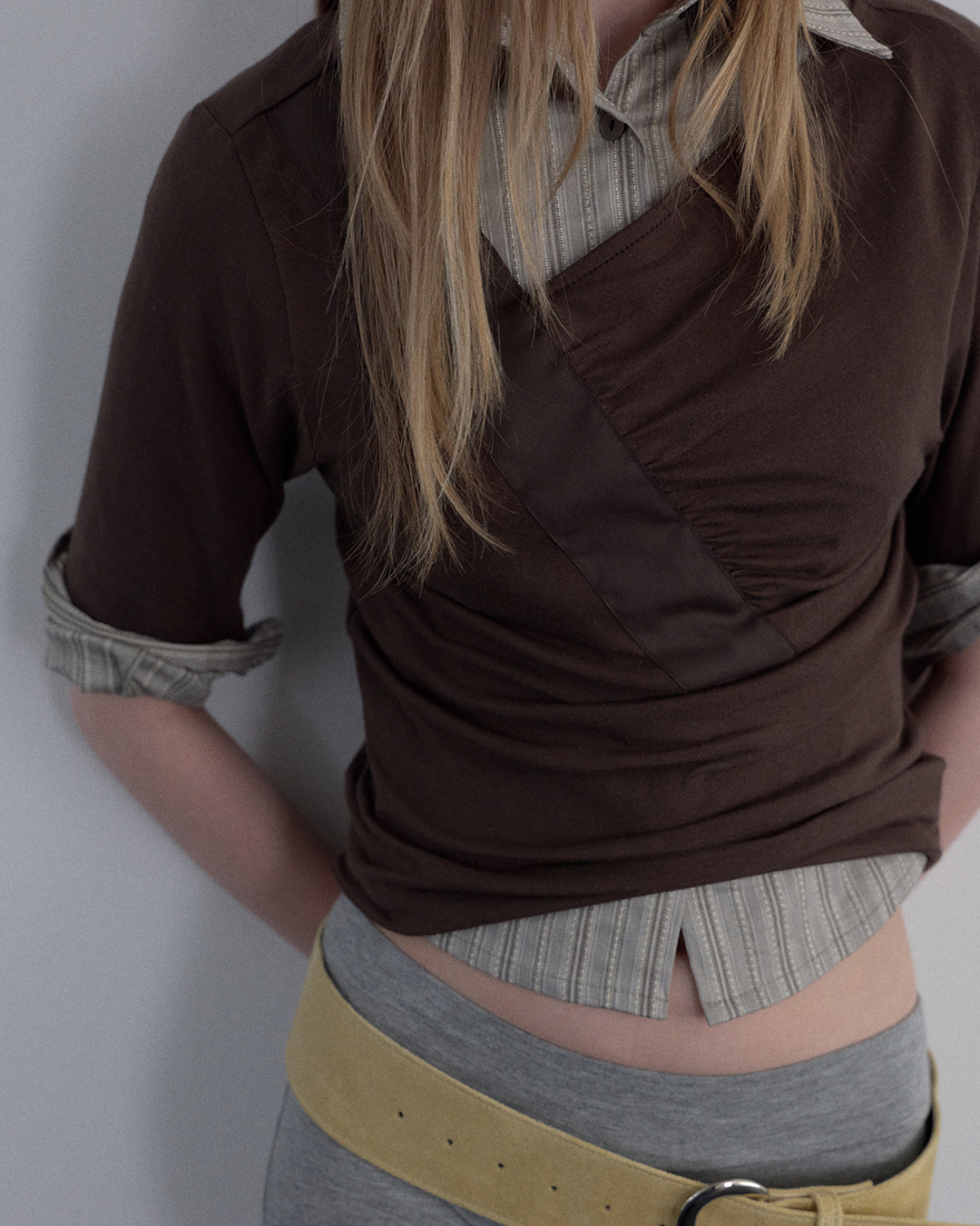 SHIRRING V-NECK TOP_BEIGE - 2 COLORS BROWN