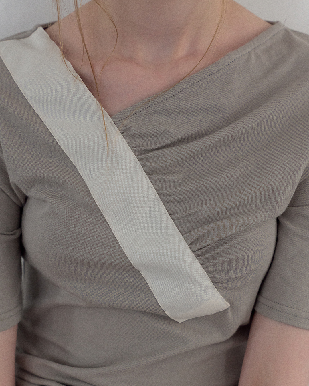SHIRRING V-NECK TOP_BEIGE - 2 COLORS BEIGE