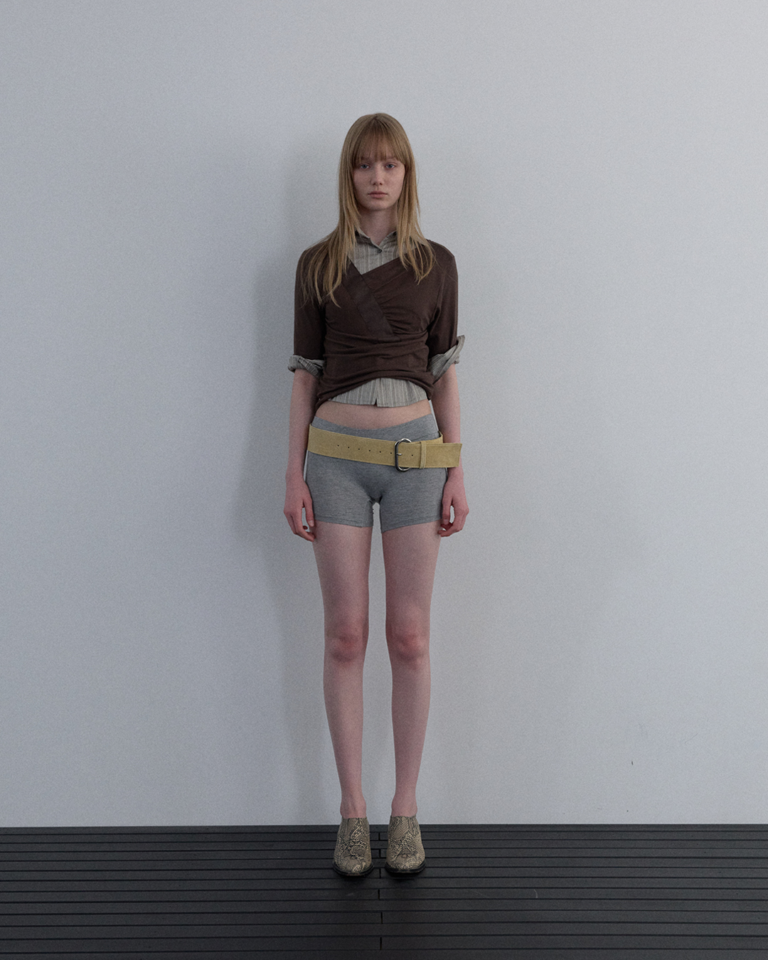 SHIRRING V-NECK TOP_BEIGE - 2 COLORS BROWN