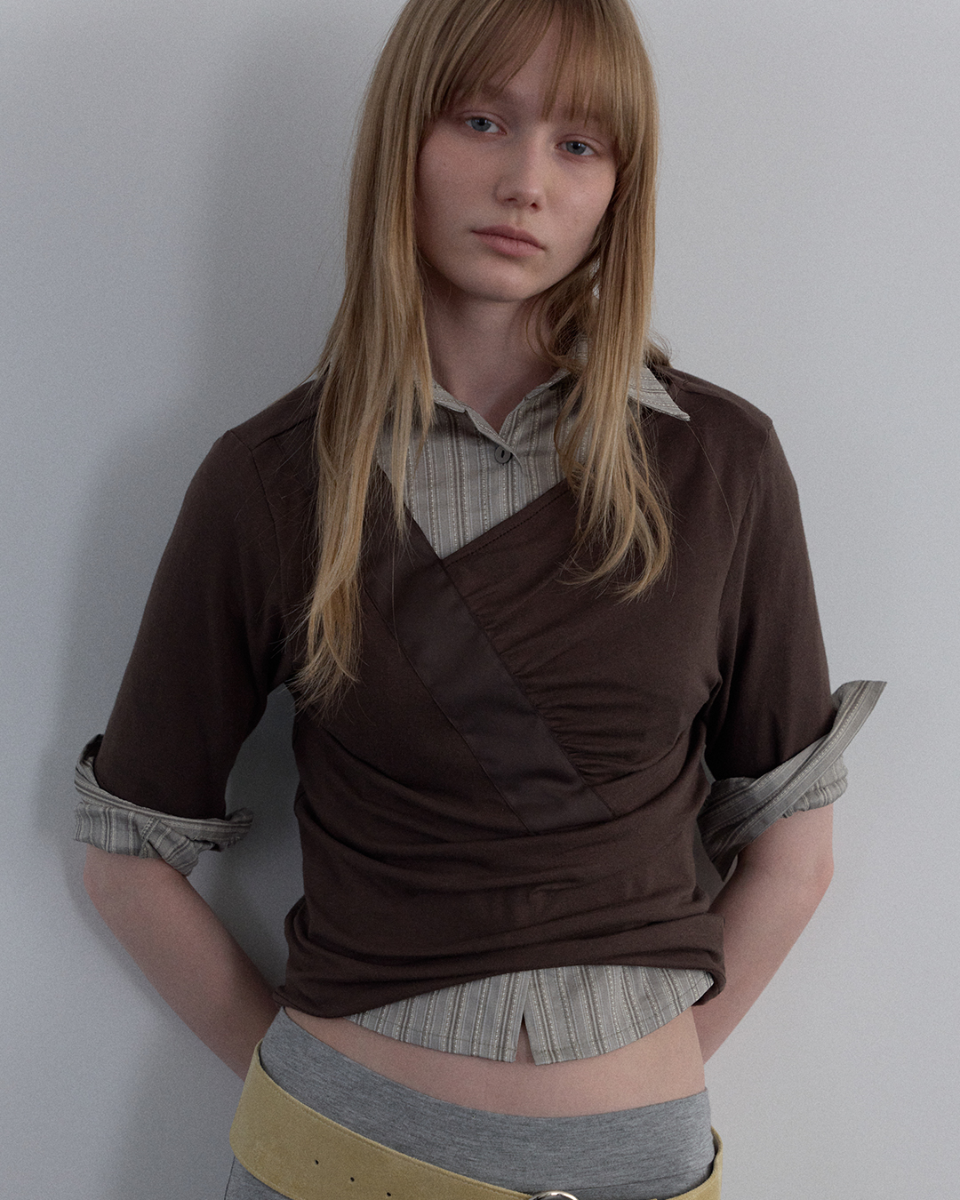 SHIRRING V-NECK TOP_BEIGE - 2 COLORS BROWN